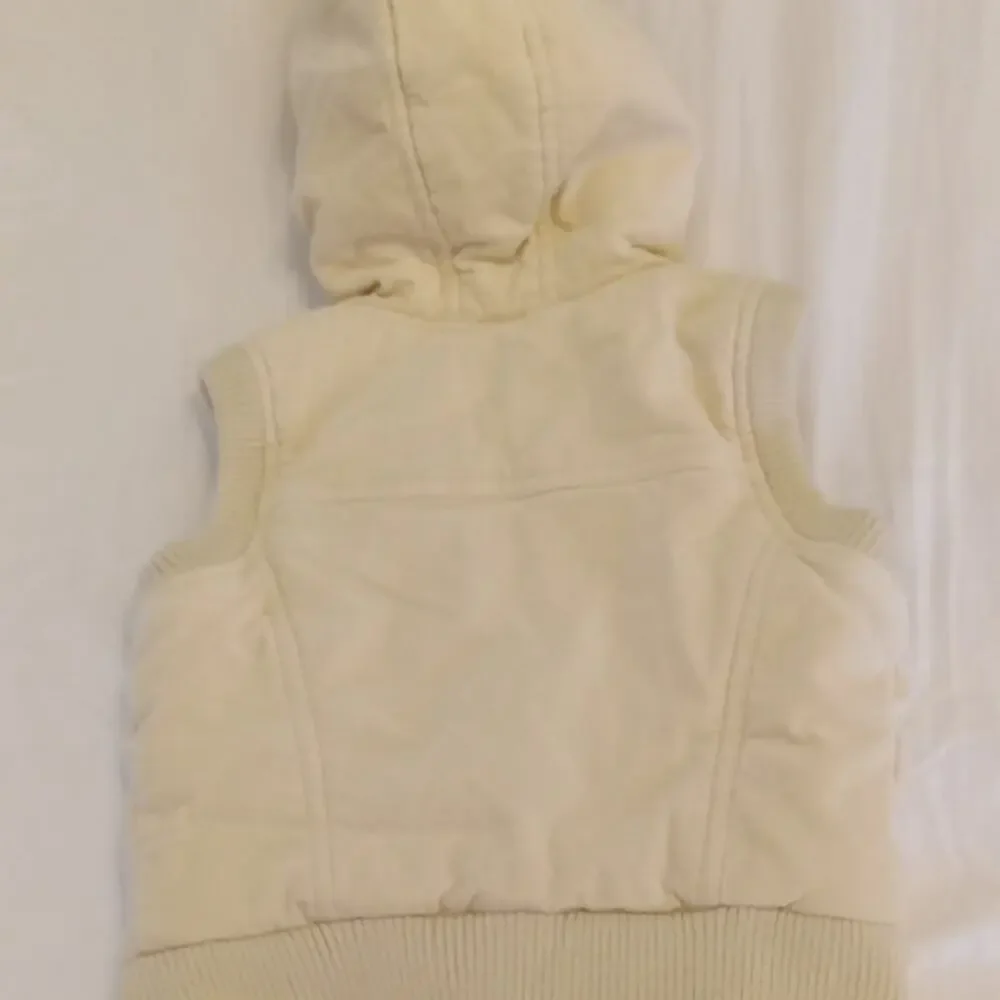 Old Navy Girl's Size XS Cream Hooded Vest with Faux Fur Trim. Athleisure